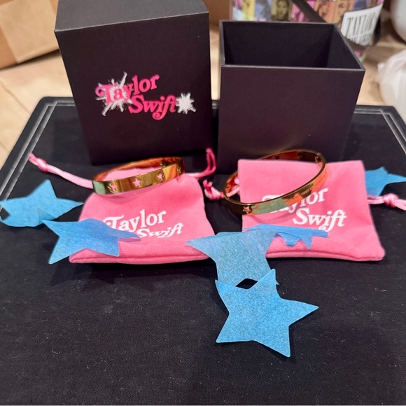 Taylor Swift Stars All Aligned Bracelet Set - Picture 2 of 6